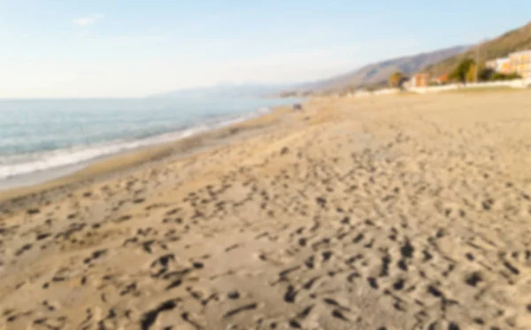 Sfondo sfocato di una spiaggia panoramica in Calabria, Italia — Foto Stock