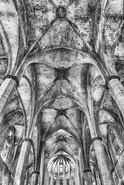 Интерьер Санта Мария дель Мар в Барселоне, Каталония, Испания — стоковое фото