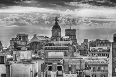 Merkezi Barcelona, Katalonya, İspanya çatılarının üzerinden havadan görünümü