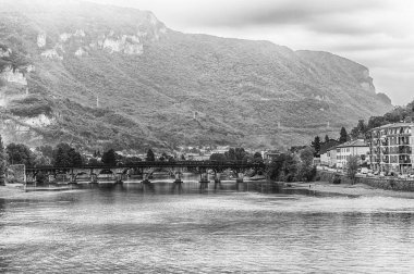 Doğal görünümü Adda Nehri merkezi Lecco, İtalya