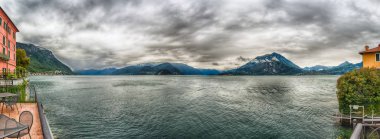 Kasabadan Varenna, İtalya Como Gölü üzerinden doğal görünüm