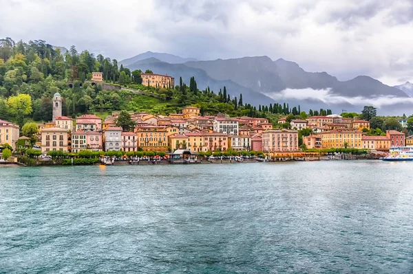 Blick auf die Uferpromenade von Bellagio am Comer See, Italien — Stockfoto