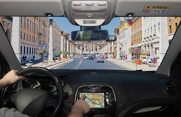 Bilkörning med navigation system, Via della Conciliazione, Rom, Italien — Stockfoto