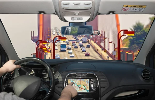 驾驶使用导航系统, 金门大桥, 旧金山, 美国 — 图库照片