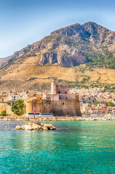 Deniz, Castellammare del Golfo üzerinden, İtalya görüntülemek — Stok fotoğraf