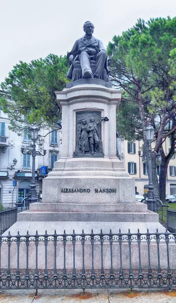 Estatua de Alessandro Manzoni, Lecco, Italia —  Fotos de Stock
