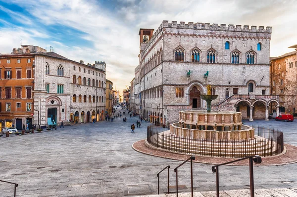 Blick auf die malerische piazza iv novembre, perugia, italien — Stockfoto