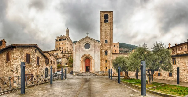 Panoramablick auf die kirche von st. john, gubbio, italien — Stockfoto
