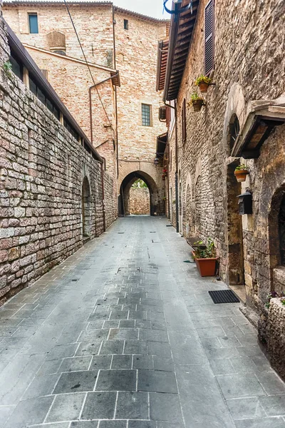 Festői utcák, a középkori város, Assisi, Umbria, Olaszország — Stock Fotó