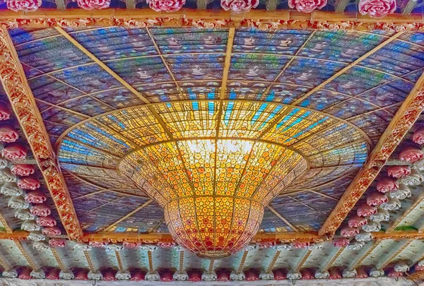 Dakraam met glas, Palau de la Musica Catalana, Barcelona, Catalonië, Spanje — Stockfoto