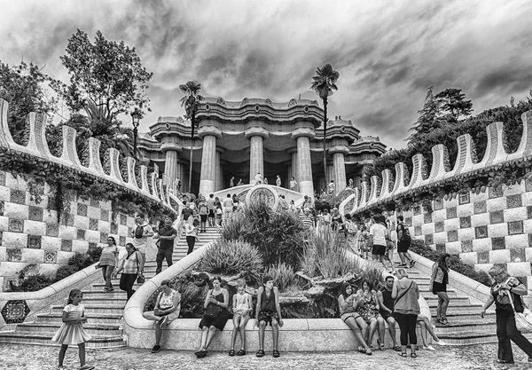 Ingresso principale e scala del Parco Guell, Barcellona, Catalogna, Spagna — Foto Stock