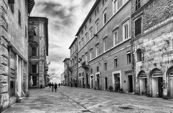 Spazieren im corso vannucci, hauptstrasse von perugia, italien — Stockfoto