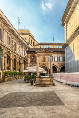 Milan, İtalya için doğal Via Mercanti (tüccar olduğunu kare)