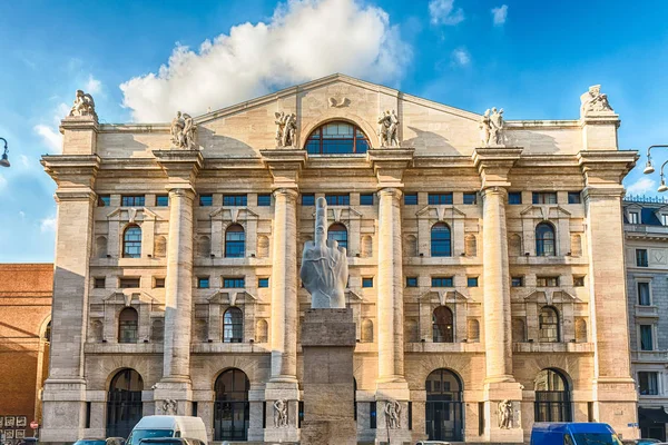 Facciata di Palazzo Mezzanotte, edificio della Borsa di Milano — Foto Stock