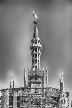 Altın Madonna heykel üstünde tepe-in Milan Katedrali, İtalya