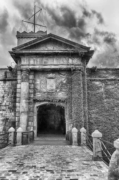 Ingresso principale al Castello di Montjuic, Barcellona, Catalogna, Spagna — Foto Stock