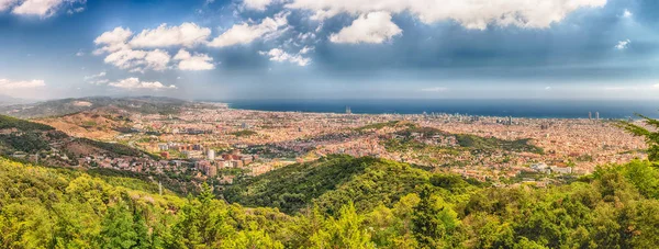 Vista panoramica dal monte Tibidabo su Barcellona, Catalogna, Spagna — Foto Stock