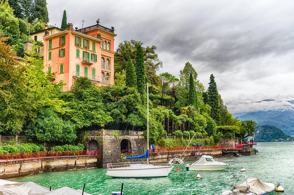 A pitoresca aldeia de Varenna sobre o Lago de Como, Itália — Fotografia de Stock