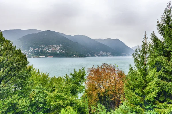 Doğal peyzaj üzerinde Lake Como, İtalya — Stok fotoğraf