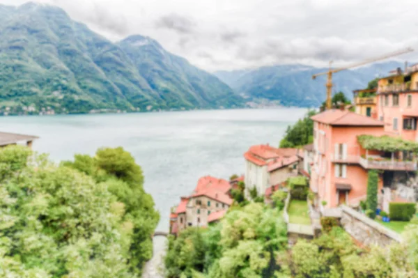 Fundo desfocado com paisagem cênica sobre o Lago de Como, Itália — Fotografia de Stock