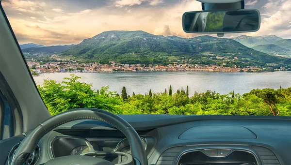 Mirando Través Parabrisas Con Vista Ciudad Salo Lago Garda Italia —  Fotos de Stock