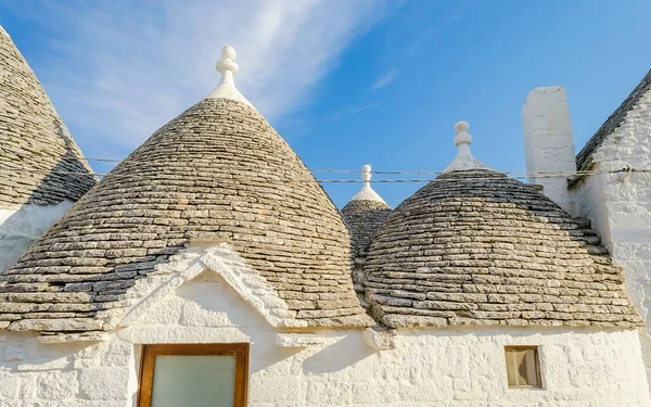 Typische trulli-gebäude in alberobello, apulien, italien — Stockfoto