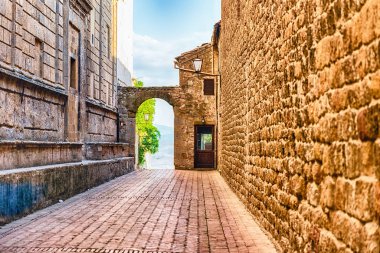 İtalya 'nın Tuscany, Pienza kentindeki ortaçağ sokakları