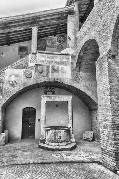 Die mittelalterliche architektur von san gimignano, ikonische stadt in italien — Stockfoto