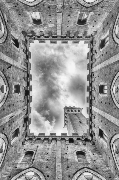Widok Dołu Patio Palazzo Pubblico Główny Punkt Orientacyjny Sienie Włochy — Zdjęcie stockowe