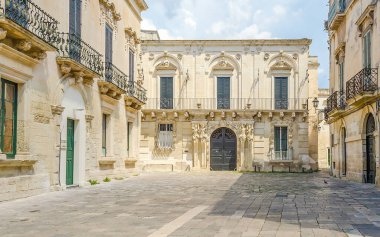 Küçük Barok kare ile güzel Mimari Merkezi Lecce,: Salento, Apulia, İtalya