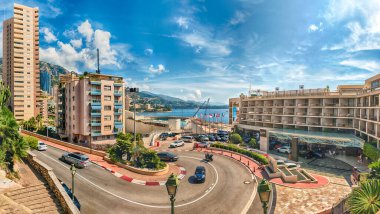 MONTE CARLO, MONACO - 13 Ağustos 2019 'da Monte Carlo, Monaco' daki Monaco Grand Prix pistinin en ünlü bölümlerinden biri olan Fairmont saç tokası veya Loews Virajı