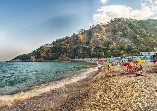 Staletti Italia Luglio Paesaggio Con Una Scenografica Spiaggia Sabbiosa Copanello Immagine Stock