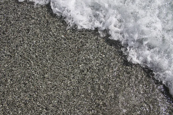 Ocean water surging in over sand beach. Nice colors and details. — Stock Photo, Image