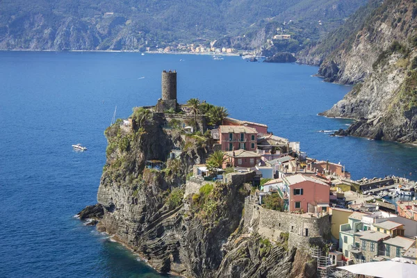 Cidade de Vernazza vista de cima. Paisagem idílica . — Fotografia de Stock