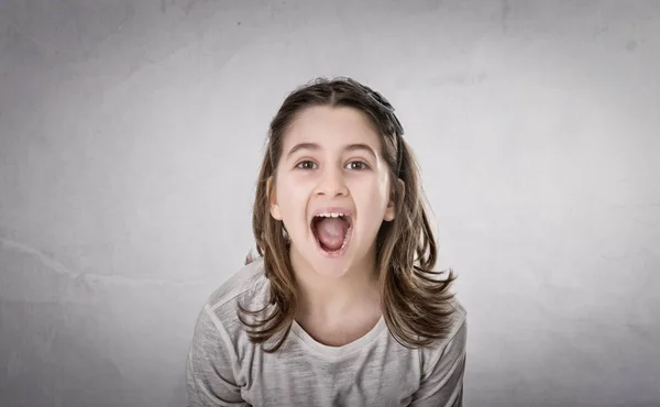 Child screaming and fearing — Stock Photo, Image