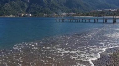 Icmeler Sahili, Marmaris - Mugla / Turkey. Icmeler Altn Sahil Sahili 'nde güneşli bir bahar günü. 