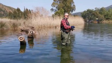 Hisaronu Orhaniye, Marmaris - Mugla / Türkiye. Hisaronu 'da nehirde bir balıkçı..