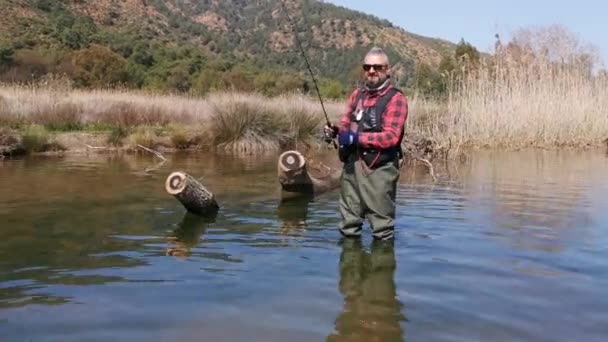 Hisaronu Orhaniye, Marmaris - Mugla / Turkey. Fisherman at river in Hisaronu. — Stock Footage Hisaronu Orhaniye Marmaris Mugla Turkey Fisherman River Hisaronu Royalty Free Stock Video