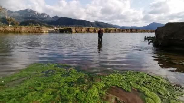 Hisaronu Orhaniye Marmaris Mugla Turkije Maart 2020 Vissenjacht Aan Rivier — Stockvideo