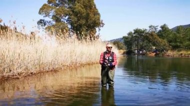 Hisaronu Orhaniye, Marmaris - Mugla / Türkiye. 12 Mart 2020. Reedy arasında alabalık avı. Hisaronu 'da. Hisaronu 'da Bass Hunt. Güneşli bir günde balık tutmak.