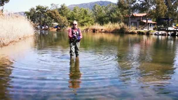 Hisaronu Orhaniye Marmaris Mugla Turquia Março 2020 Caça Truta Entre — Vídeo de Stock