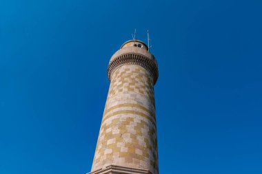 Alaaddin (Alaeddin) camii tarihi Nigde Şatosu 'nda 1223 yılında I. Keyqubad döneminde (121237) Rum Sultanlığı döneminde inşa edilmiştir. 