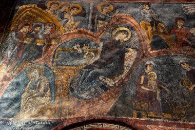 Türkiye 'nin Nigde kentindeki Gumusler Yeraltı Manastırı Avlusu. Gumusler Manastırı harabeleri ve manastır döneminin en önemli dini merkezlerinden biriydi..