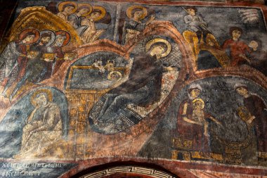Türkiye 'nin Nigde kentindeki Gumusler Yeraltı Manastırı Avlusu. Gumusler Manastırı harabeleri ve manastır döneminin en önemli dini merkezlerinden biriydi..