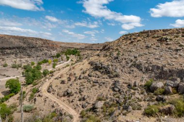 Kayseri City 'deki tarihi Gesi Evleri. Gesi, Kayseri - Türkiye. Kapadokya 'nın doğusunda Roma döneminde Caesarea olarak bilinen Kayseri bulunur. Anadolu 'daki birçok insan yerleşkesi gibi Kayseri' nin de uzun bir geçmişi ve zengin bir kültürel mirası var..