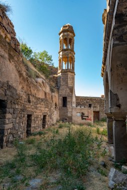 Germir, Kayseri 'deki Panayia Kilisesi (Kimisis tis Teotoku) - Kapadokya' nın doğusunda, Roma döneminde Caesarea olarak bilinen Kayseri adlı şehir, Türkiye 'nin 1000 yıllık Eski Ticaret Merkezi yer almaktadır.. 