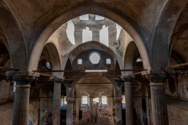 Germir, Kayseri 'deki Panayia Kilisesi (Kimisis tis Teotoku) - Kapadokya' nın doğusunda, Roma döneminde Caesarea olarak bilinen Kayseri adlı şehir, Türkiye 'nin 1000 yıllık Eski Ticaret Merkezi yer almaktadır.. 