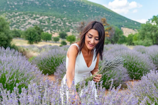 Paradisul Lavandă Din Turcia Kuyucak Village Isparta Turcia Femeie Frumoasă — Fotografie, imagine de stoc