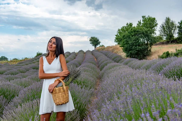 Paradisul Lavandă Din Turcia Kuyucak Village Isparta Turcia Femeie Frumoasă — Fotografie, imagine de stoc