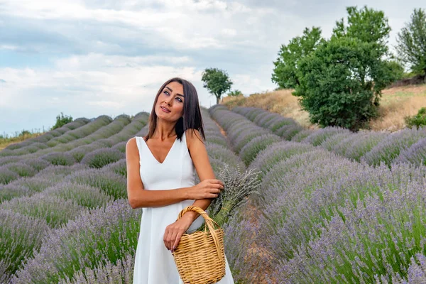 Paradisul Lavandă Din Turcia Kuyucak Village Isparta Turcia Femeie Frumoasă — Fotografie, imagine de stoc